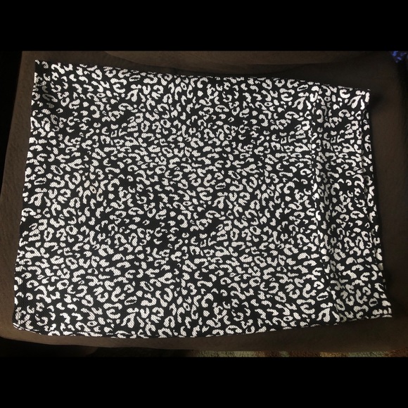 LulaRoe Cassie Pencil Skirt - Picture 1 of 2